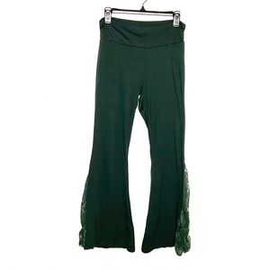 < Earthbound Green Lace Trimmed Flare Yoga Pants >